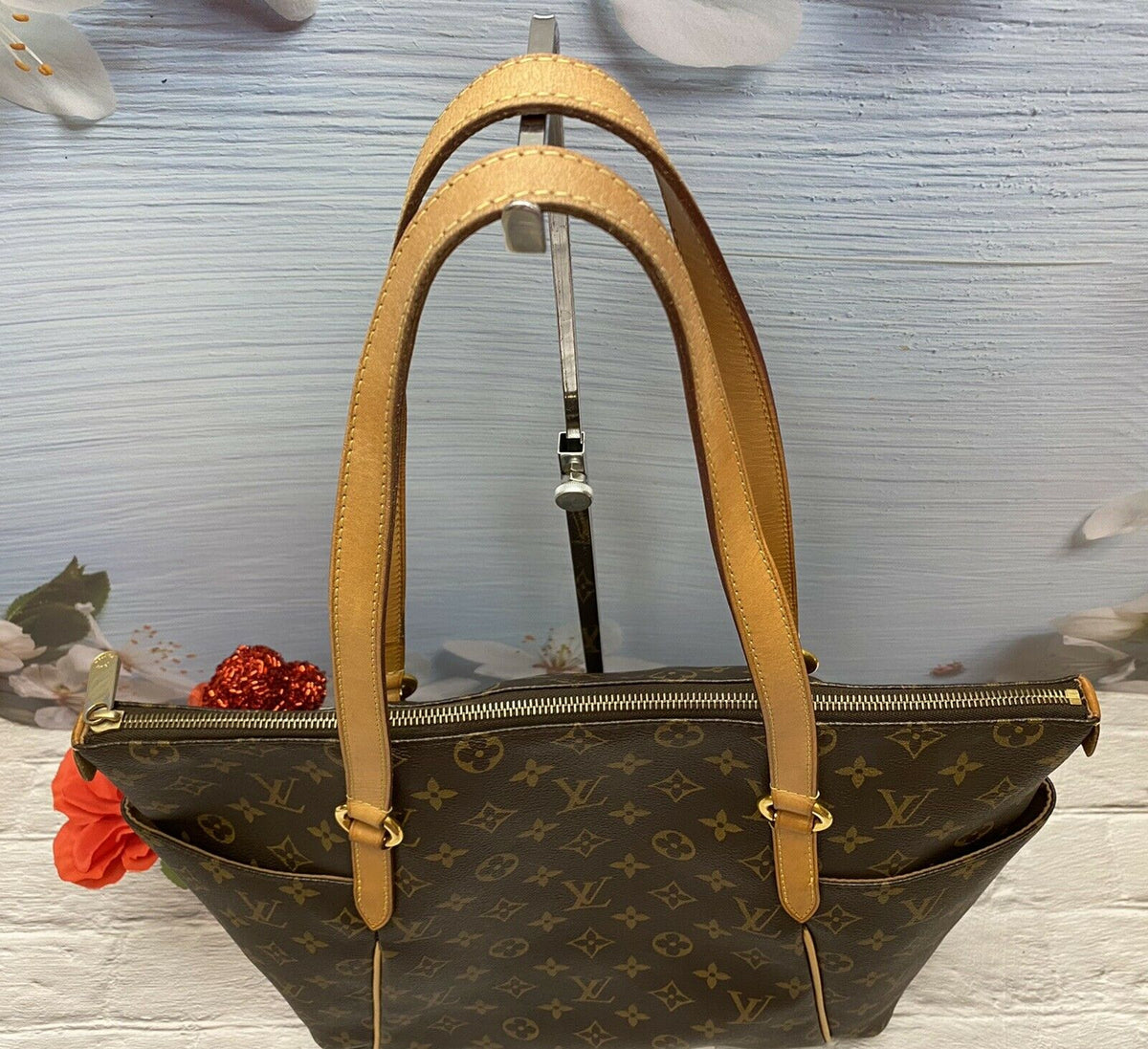 Louis Vuitton Totally MM Monogram Shoulder Tote Handbag (MB2113