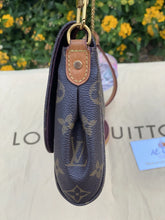 Load image into Gallery viewer, Louis Vuitton Favorite MM Monogram Chain Clutch Crossbody (DU0117)