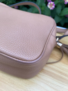 GUCCI Soho Disco Beige Calfskin Small Crossbody (0192)
