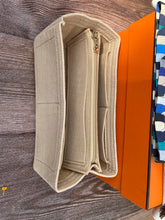 Load image into Gallery viewer, Hermès Birkin 25 Gold Epsom Palladium Hardware + Box + Dust Bag + CoA