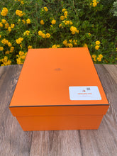 Load image into Gallery viewer, Hermès Birkin 25 Gold Epsom Palladium Hardware + Box + Dust Bag + CoA