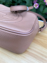 Load image into Gallery viewer, GUCCI Soho Disco Beige Calfskin Small Crossbody (0192)