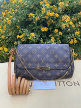 Load image into Gallery viewer, Louis Vuitton Favorite MM Monogram Chain Clutch Crossbody (DU0117)
