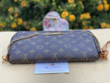 Load image into Gallery viewer, Louis Vuitton Favorite MM Monogram Chain Clutch Crossbody (DU0117)