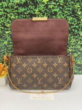 Load image into Gallery viewer, Louis Vuitton Favorite MM Monogram Chain Clutch Crossbody Bag (FL0147)