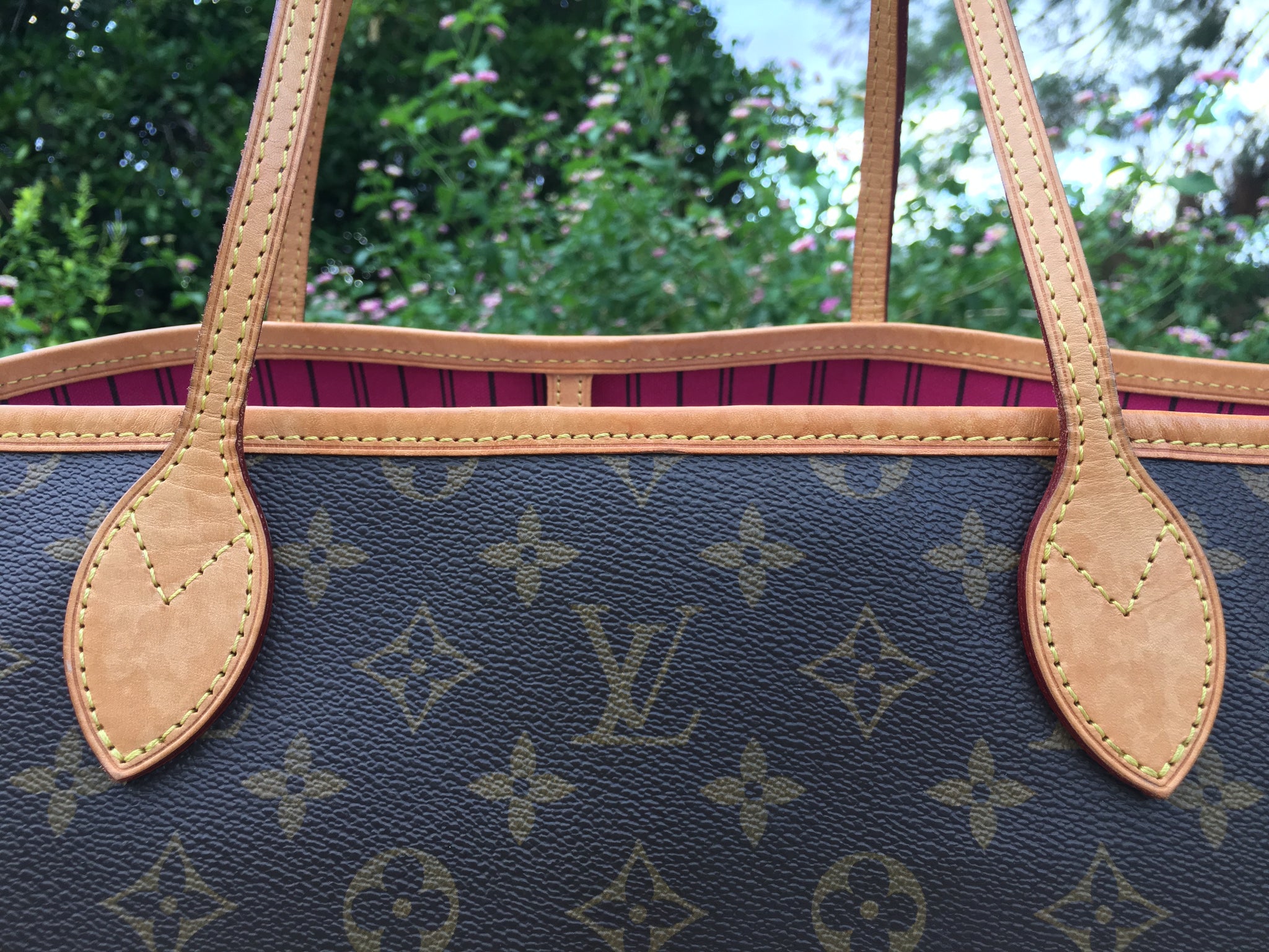 Louis Vuitton Neverfull GM in Monogram Canvas with Pivoine Pink