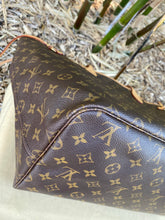 Load image into Gallery viewer, Louis Vuitton Neverfull GM Beige Monogram Tote (FL3190)