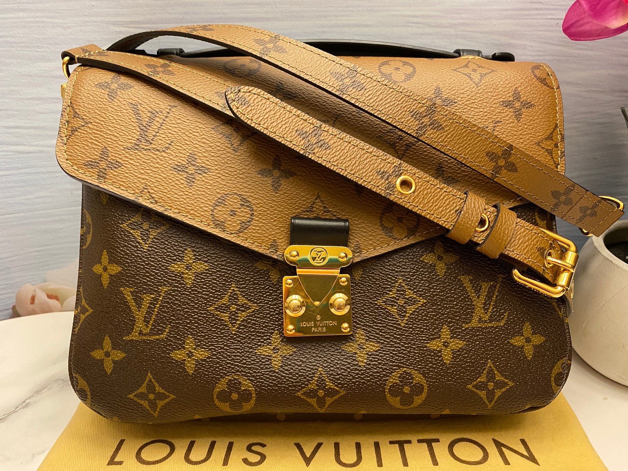 Louis Vuitton Pochette Métis Monogram Reverse Bag (DU1118) – AE