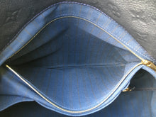 Load image into Gallery viewer, Louis Vuitton Artsy MM Empreinte Infini Hobo Bag (TR2141)