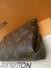 Load image into Gallery viewer, Louis Vuitton Pallas Noir Clutch Crossbody Bag