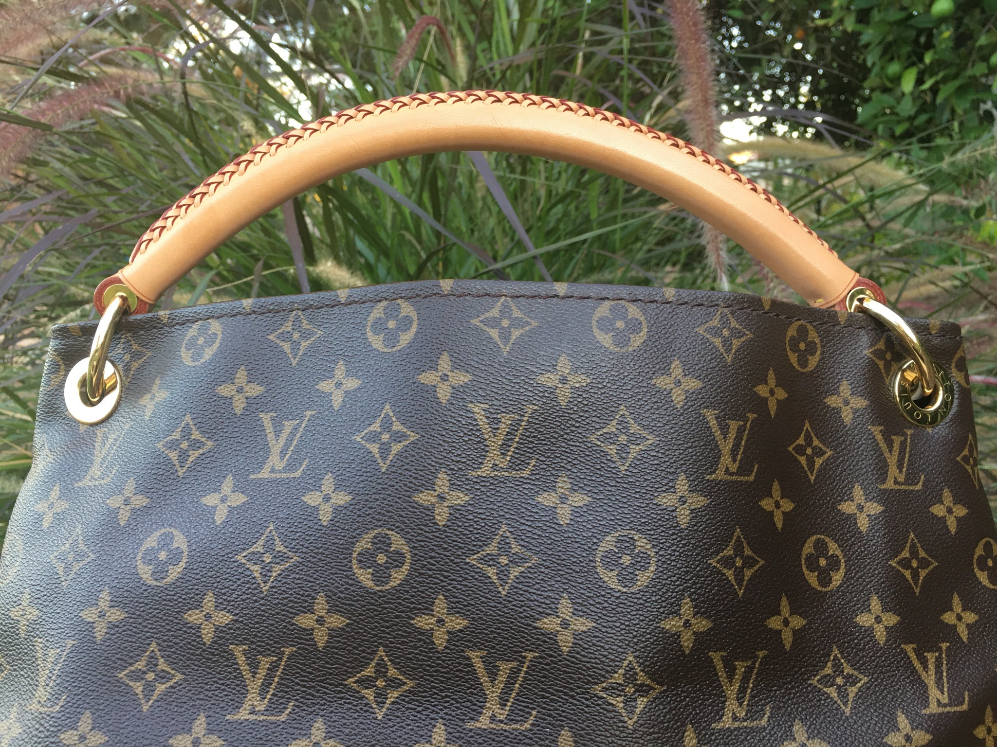 LOUIS VUITTON Authentic Artsy MM Monogram Shoulder Hobo Handbag