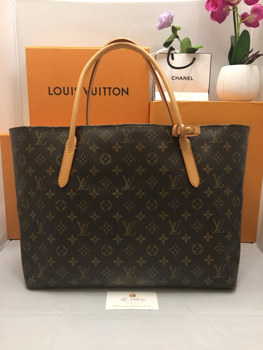 Louis Vuitton Raspail MM Monogram Shoulder Bag (SR1192)