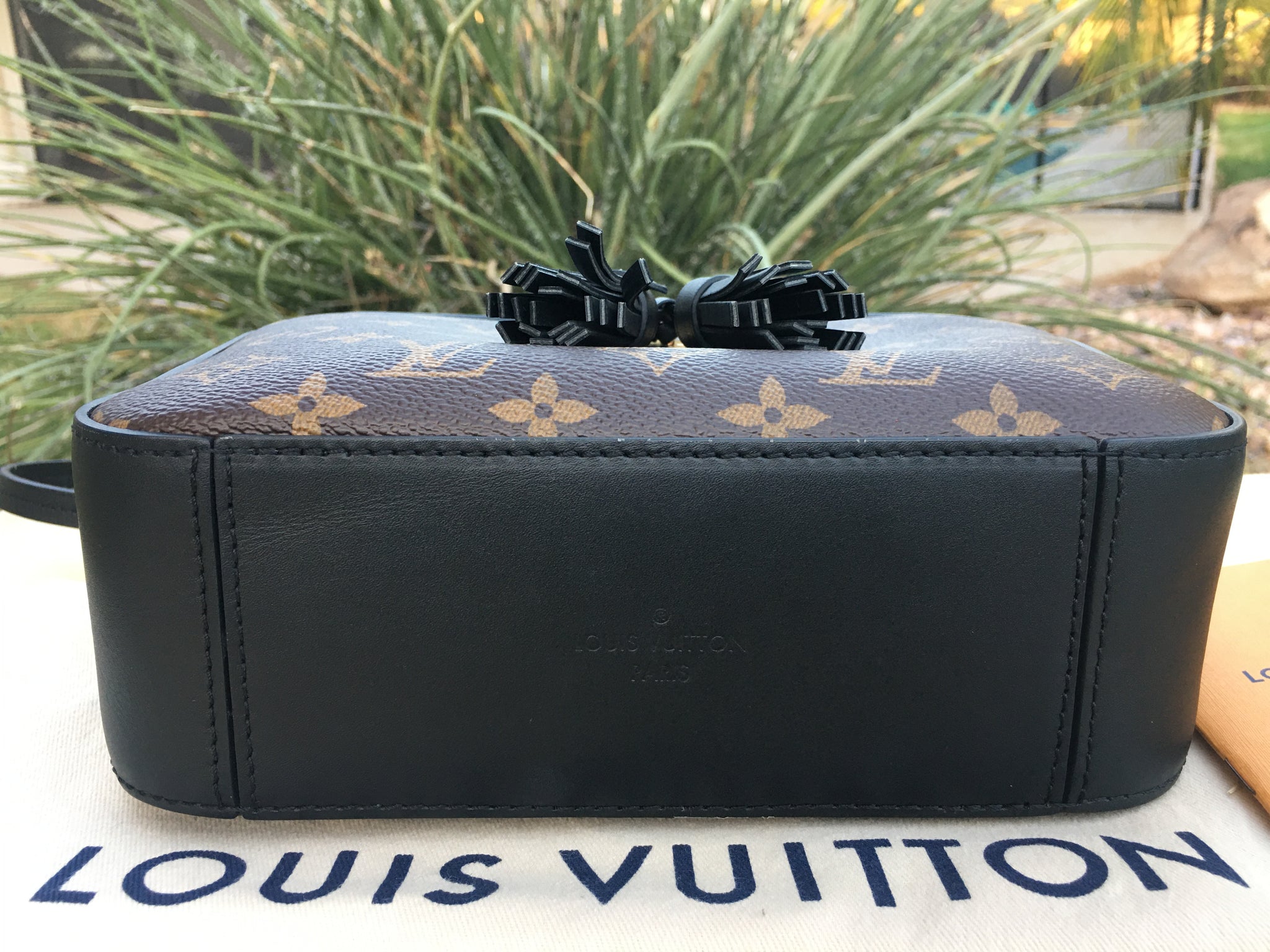 Louis Vuitton Saintonge Monogram Noir Crossbody Bag – AE Deluxe LLC®