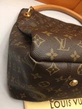 Load image into Gallery viewer, Louis Vuitton Artsy MM Monogram Hobo Bag (TX1108)