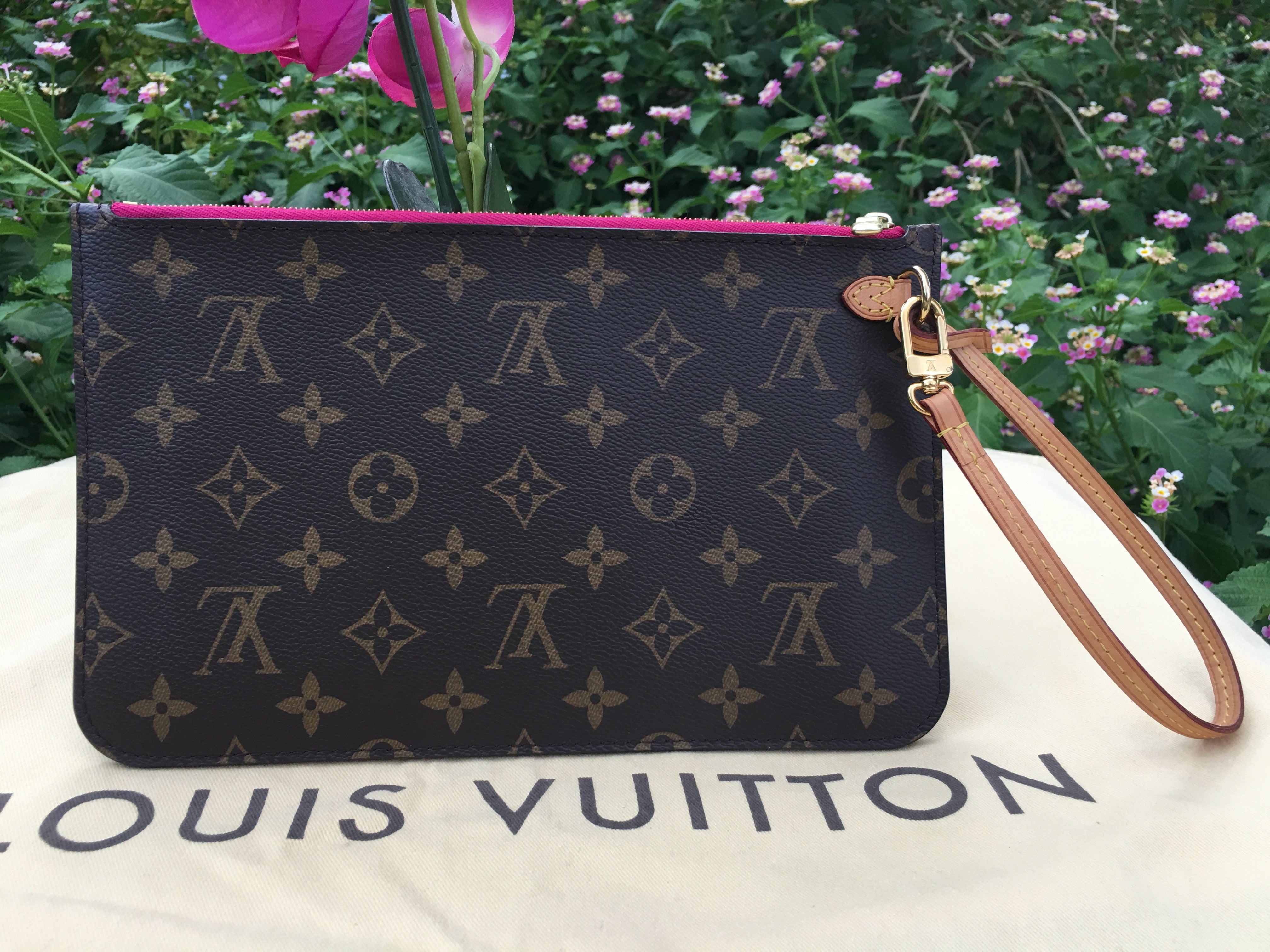 Louis Vuitton Neverfull MM/GM Pink Interior Wristlet – AE Deluxe LLC®