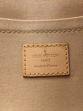 Load image into Gallery viewer, Louis Vuitton Favorite MM Damier Azur Crossbody Bag (FL1114)