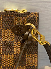 Load image into Gallery viewer, Louis Vuitton Neverfull MM/GM Red Damier Ebene Wristlet (SD2178)