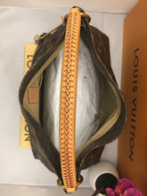 Load image into Gallery viewer, Louis Vuitton Artsy MM Monogram Hobo Bag (GI0142)
