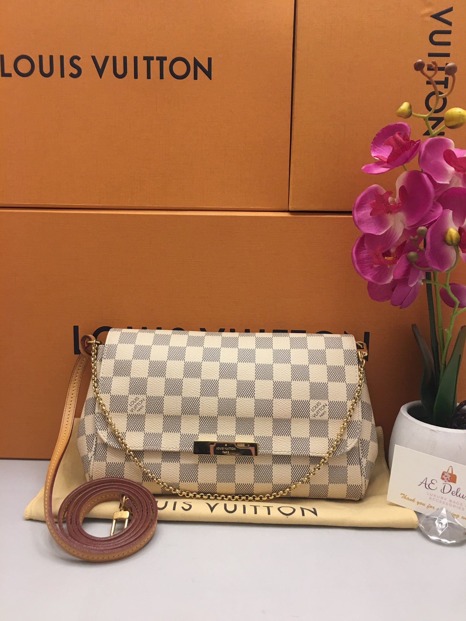 Louis Vuitton Damier Azur Favorite MM Shoulder Bag (SHF-21615) – LuxeDH