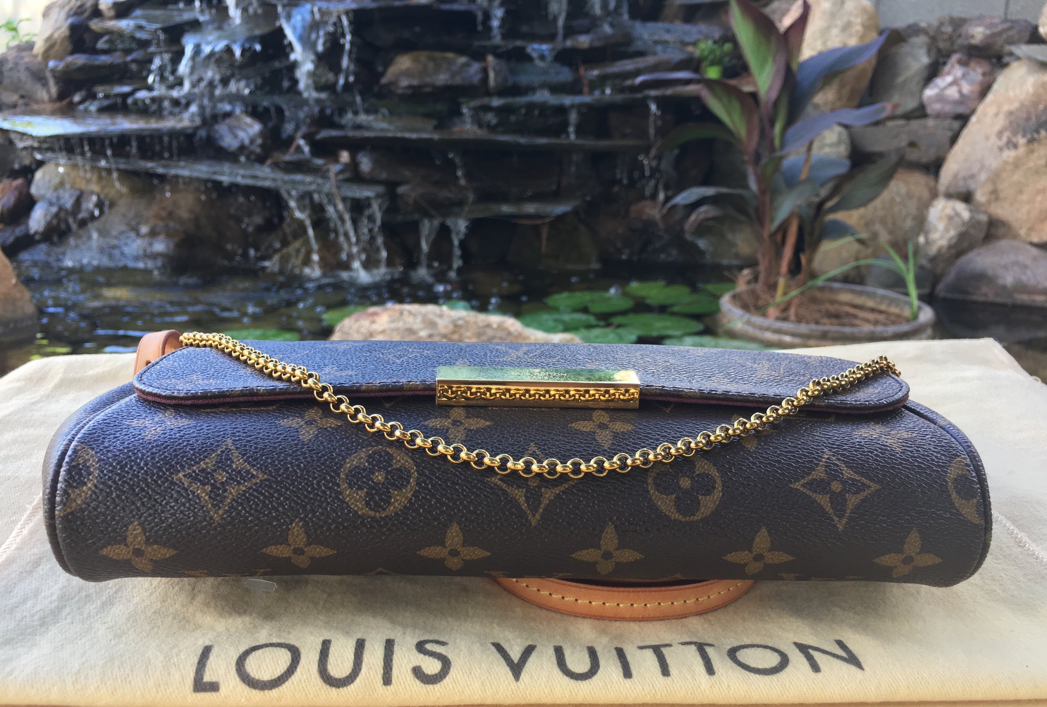 Louis Vuitton Favorite MM Monogram Crossbody Bag (SA1115) – AE Deluxe LLC®