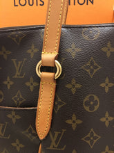 Load image into Gallery viewer, Louis Vuitton Totally MM Monogram Tote (TJ1170)