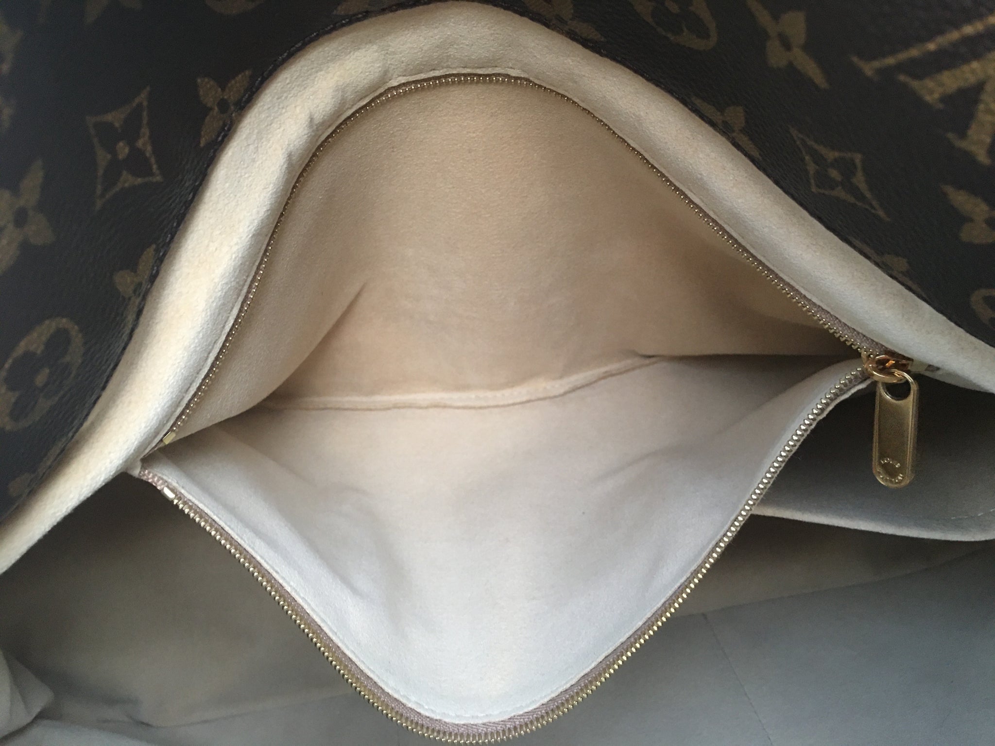 Louis Vuitton M40249 Monogram Canvas Artsy MM Hobo Shoulder Bag (CA3151)