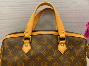 Louis Vuitton Retiro PM Monogram Bag (AR4133)