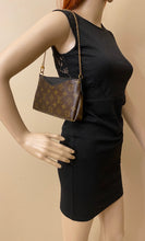 Load image into Gallery viewer, Louis Vuitton Pallas Noir Clutch Bag (CA0136)