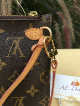 Load image into Gallery viewer, Louis Vuitton Neverfull MM Beige  Monogram Pouch (CA0124)