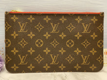 Load image into Gallery viewer, Louis Vuitton Neverfull MM/GM Monogram Clutch (AR2125)