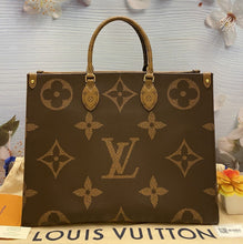 Load image into Gallery viewer, Louis Vuitton OnTheGo GM Giant Monogram Reverse Purse Tote (DU4159)