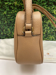 GUCCI Soho Disco Beige Calfskin Leather Crossbody Bag (I021337616)