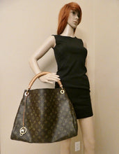 Load image into Gallery viewer, Louis Vuitton Artsy MM Monogram Shoulder Bag Tote Purse (CA2143)