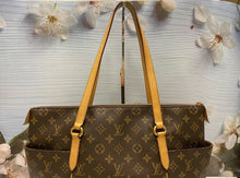 Load image into Gallery viewer, Louis Vuitton Totally MM Monogram Shoulder Bag Purse Tote Handbag (FL2101)