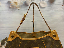 Load image into Gallery viewer, Louis Vuitton Galliera PM Monogram Shoulder Bag Tote Purse (MI3088)
