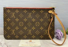 Load image into Gallery viewer, Louis Vuitton Neverfull MM/GM Monogram Wristlet (MS2138)