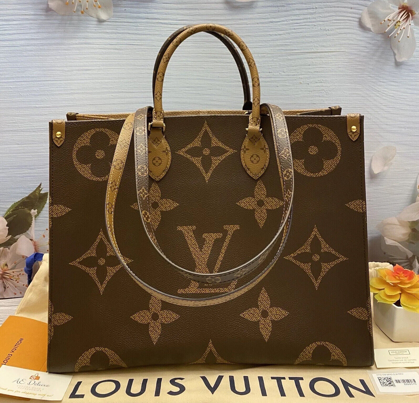 Buy Louis Vuitton Reverse Monogram Giant Onthego M44576 Shoulder