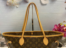 Load image into Gallery viewer, Louis Vuitton Neverfull MM Monogram (SP0127)