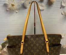 Load image into Gallery viewer, Louis Vuitton Totally MM Monogram Shoulder Purse Handbag (FL2152)