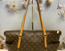 Load image into Gallery viewer, Louis Vuitton Totally GM Monogram Shoulder Tote Handbag (DU0120)