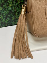 Load image into Gallery viewer, GUCCI Soho Disco Beige Calfskin Leather Crossbody Bag (I021337616)