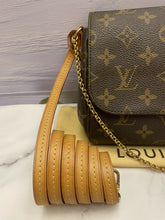 Load image into Gallery viewer, Louis Vuitton Favorite MM Monogram Clutch Purse (SD2163)
