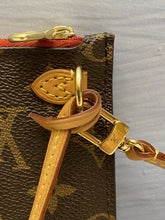 Load image into Gallery viewer, Louis Vuitton Neverfull MM/GM Monogram Clutch (AR2125)