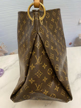 Load image into Gallery viewer, Lous Vuitton Artsy MM Monogram Shoulder Bag Tote Purse (AR3190)