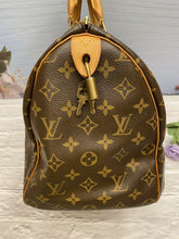 Load image into Gallery viewer, Louis Vuitton Speedy 35 Monogram Doctor Style Handbag (AA2008)