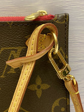 Load image into Gallery viewer, Neverfull MM/GM Monogram Pink Wristlet/Pouch/Clutch (LA3156)