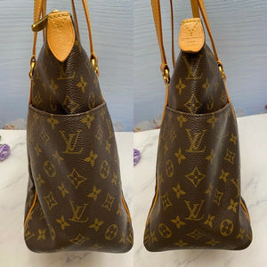 Louis Vuitton Totally MM Monogram Shoulder Tote Handbag (AR4161)
