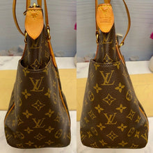 Load image into Gallery viewer, Louis Vuitton Totally MM Monogram Shoulder Tote Handbag (MB4170)