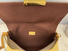 Load image into Gallery viewer, Louis Vuitton Favorite MM Monogram Clutch Purse (FL0183)+ Dust Bag