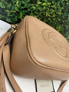 GUCCI Soho Disco Beige Calfskin Leather Crossbody Bag (I021337616)